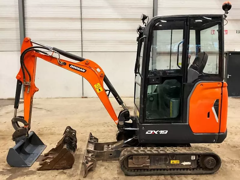  Гусеничные экскаватор Doosan DX 19 - 
