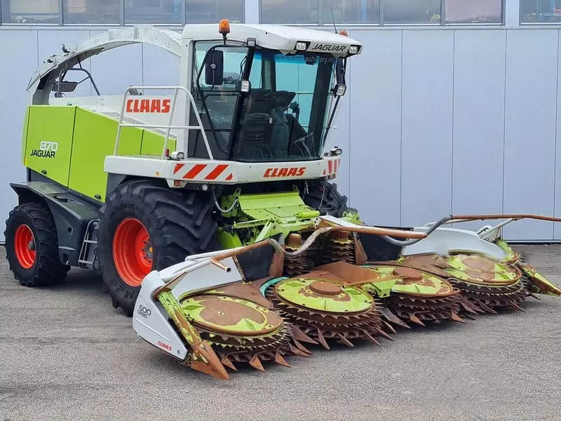   Claas Jaguar 870 ozuqa yig‘ish kombayni Orbis 600 makkajo‘xori o‘rish mashinasi bilan jihozlangan