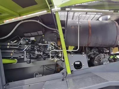  Claas Jaguar 870 ozuqa yig‘ish kombayni Orbis 600 makkajo‘xori o‘rish mashinasi bilan jihozlangan Fresh online©️