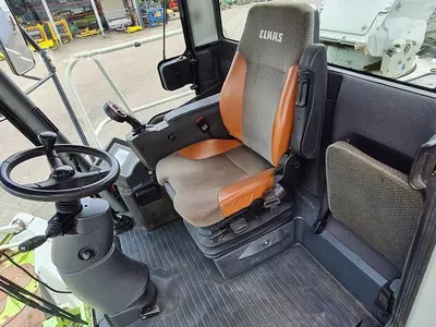 Кормоуборочный комбайн Claas Jaguar 870 в комплектации с кукурузной жаткой Orbis 600