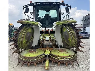   Claas Jaguar 950 yem-xashak yig‘ish kombayni