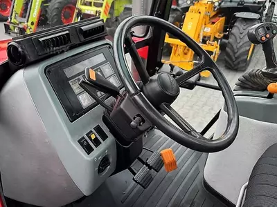 McCormick MC100 g‘ildirakli traktori