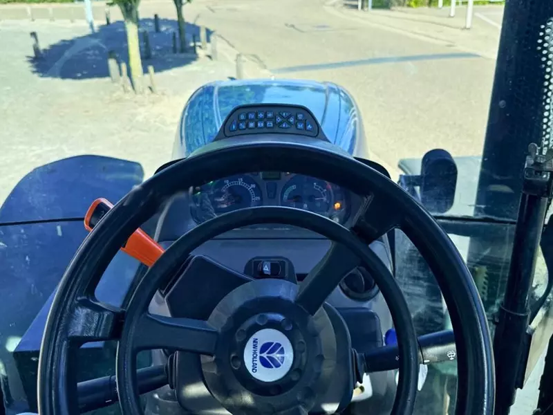  New Holland T7040 Power Command g‘ildirakli traktori - Traktorlar
