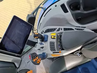 Трактор колесный New Holland T8.410
