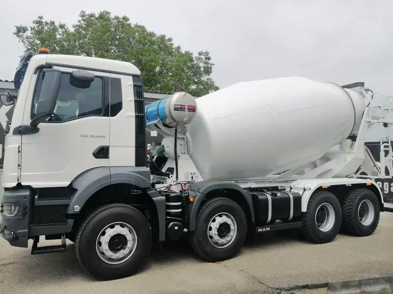 Автобетоносмеситель MAN TGS 35.440 8X4 с объемом барабана 10 м³