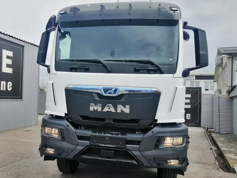 Автобетоносмеситель MAN TGS 35.440 8X4 с объемом барабана 10 м³