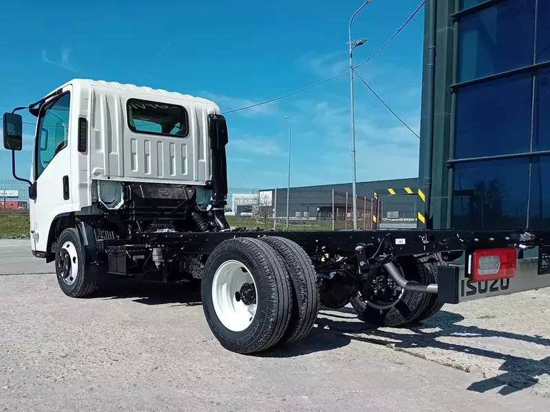 Isuzu M21 yuk mashinasi shassisi