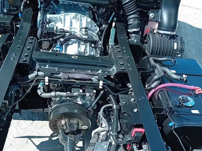 Isuzu M21 yuk mashinasi shassisi