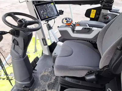 Кормоуборочный комбайн CLAAS Jaguar 970