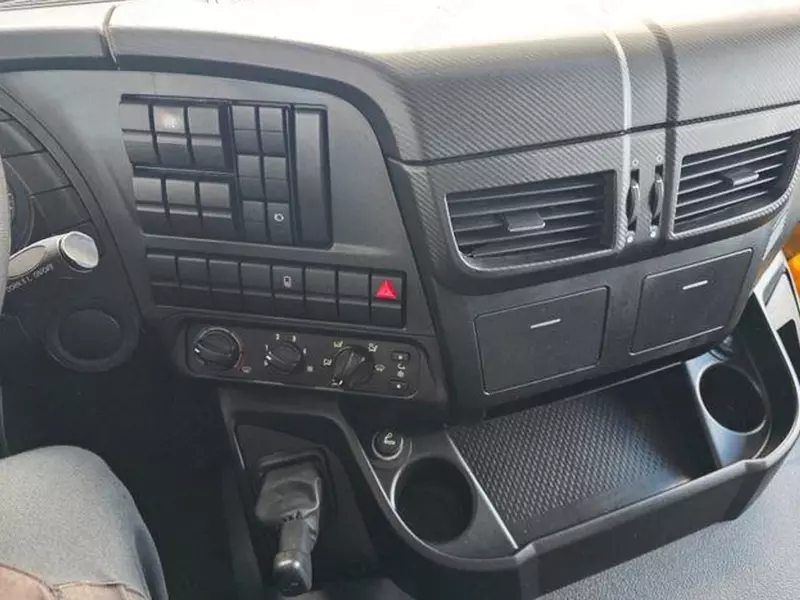 Astra HD9 Iveco 84.50-80 8x4 samosval mexanik uzatmalar qutisi bilan