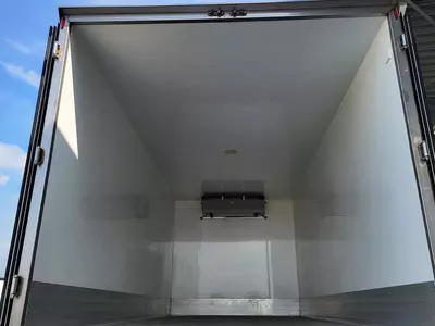 Mercedes Atego 1725 yuk mashinasi muzlatgichi