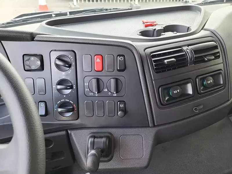  Холодильник грузовик Mercedes Atego 1725 Бортовые грузовики