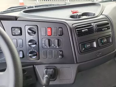 Mercedes Atego 1725 yuk mashinasi muzlatgichi