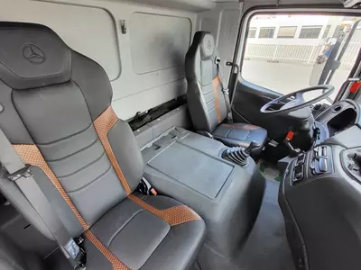 Mercedes Atego 1725 yuk mashinasi muzlatgichi
