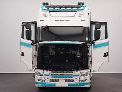   Тягач Scania S590