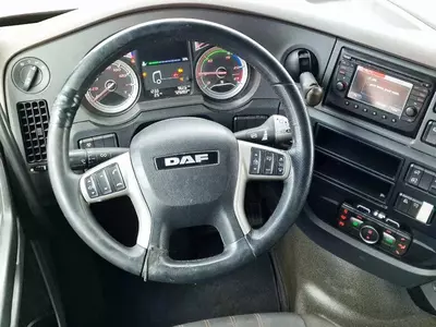 Тентованный грузовик DAF XF 480 SSC 6x2