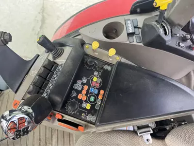Трактор колесный Case IH Puma CVX 160 в комплекте с погрузчиком Quicke Q6M