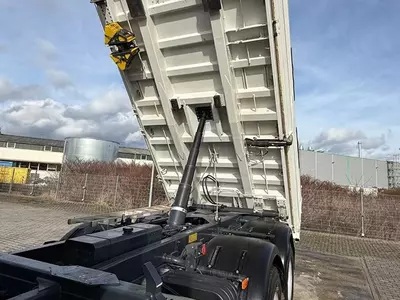 Самосвал IVECO AD_29.480 K / 6X4