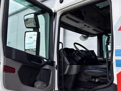 Грузовик бортовой Авто манипулятор Scania P410 B 6x2