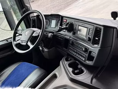Грузовик бортовой Авто манипулятор Scania P410 B 6x2