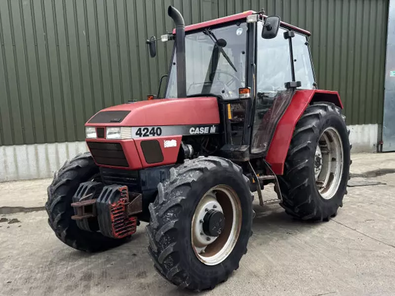 Трактор колесный Case IH 4240