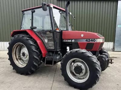 Трактор колесный Case IH 4240