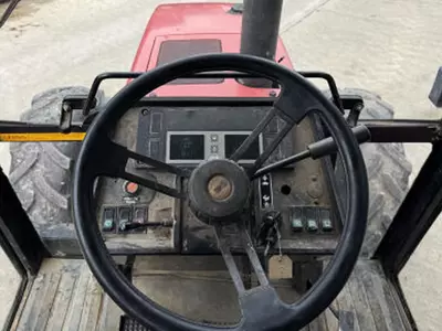 Трактор колесный Case IH 4240