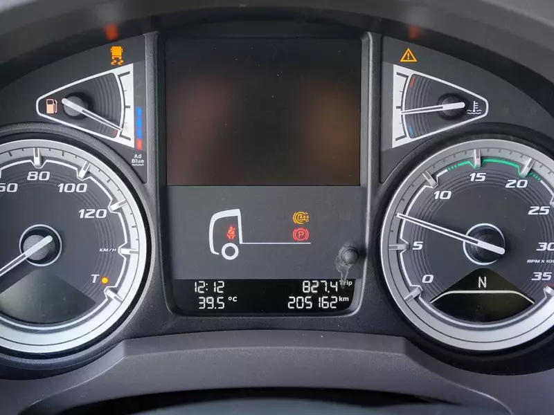 Тентованный грузовик DAF LF/260