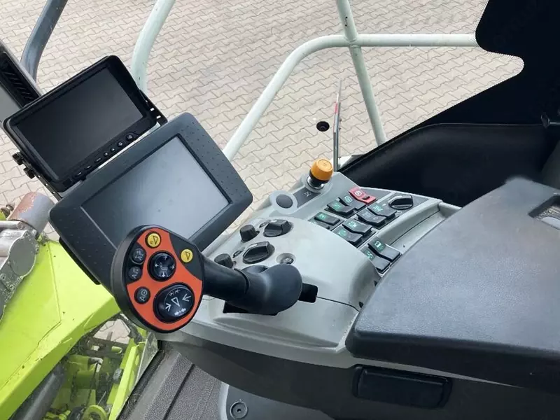 Кормоуборочный комбайн Claas JAGUAR 970