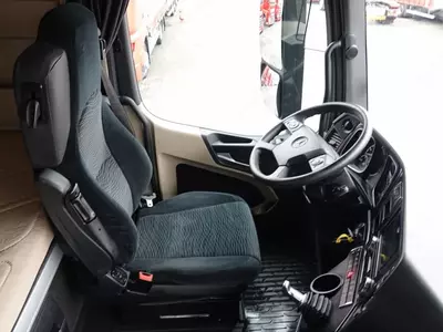 Тентованный грузовик Mercedes-Benz 2548