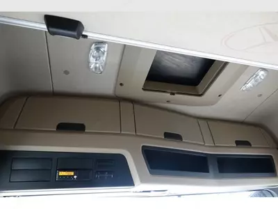 Тентованный грузовик Mercedes-Benz 2548