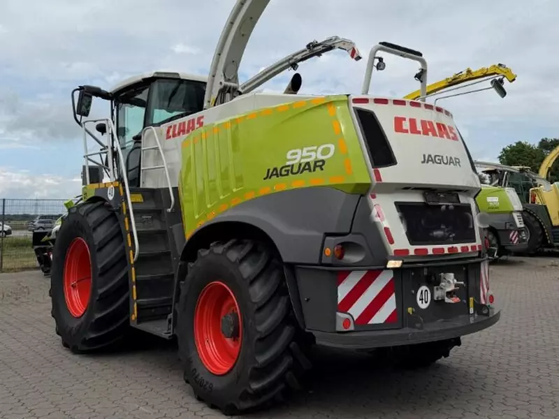 Кормоуборочный комбайн Claas Jaguar 950