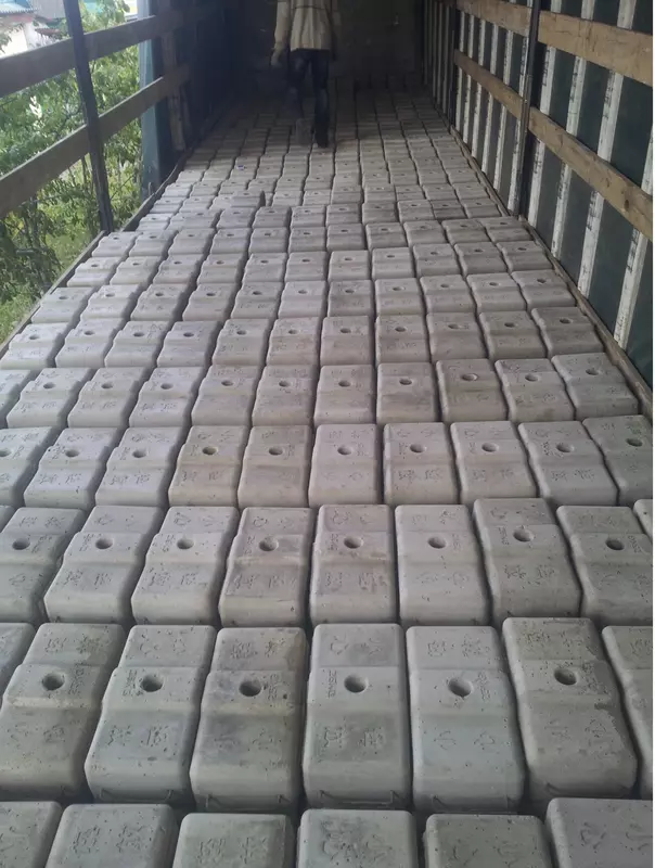 КОНТРГРУЗ –ДЛЯ УРАВНОВЕШИВАНИЯ ГРУЗОВОЙ ПЛАТФОРМЫ