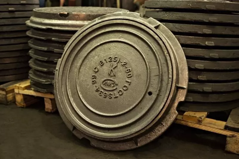 Kanalizatsiya quyma temir Lyuk