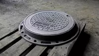 Kanalizatsiya quyma temir Lyuk