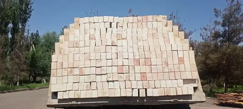 Qurilish g'ishtlari yonib ketgan, art 006