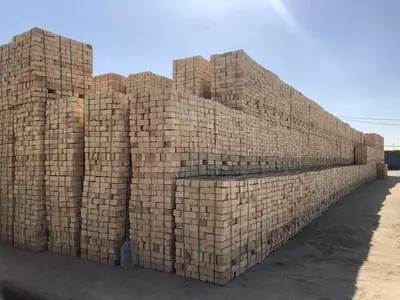 Qurilish g'ishtlari yonib ketgan