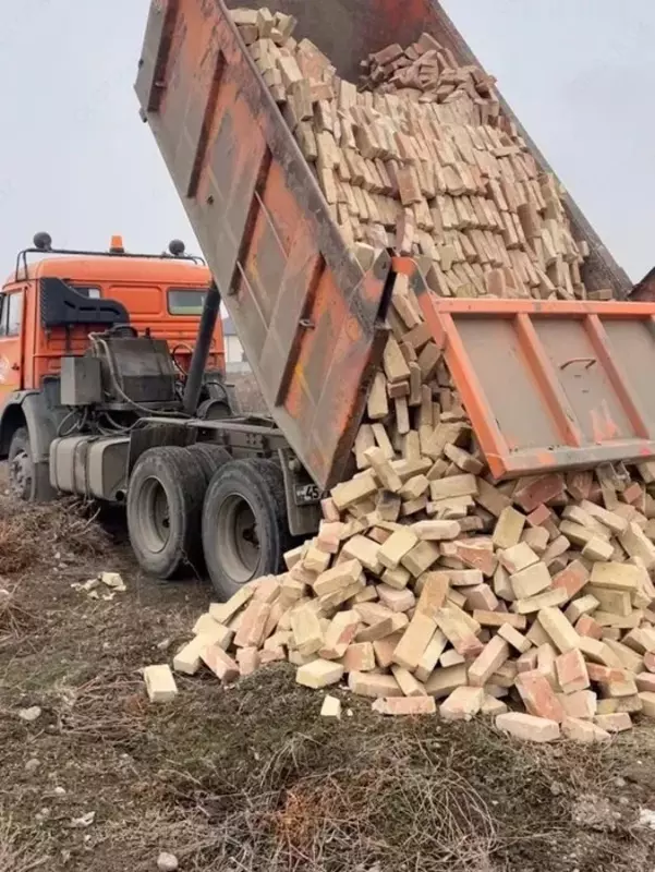 Кирпич строительный жженый, арт 055