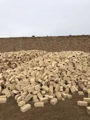 Kuygan g'isht (qizil)