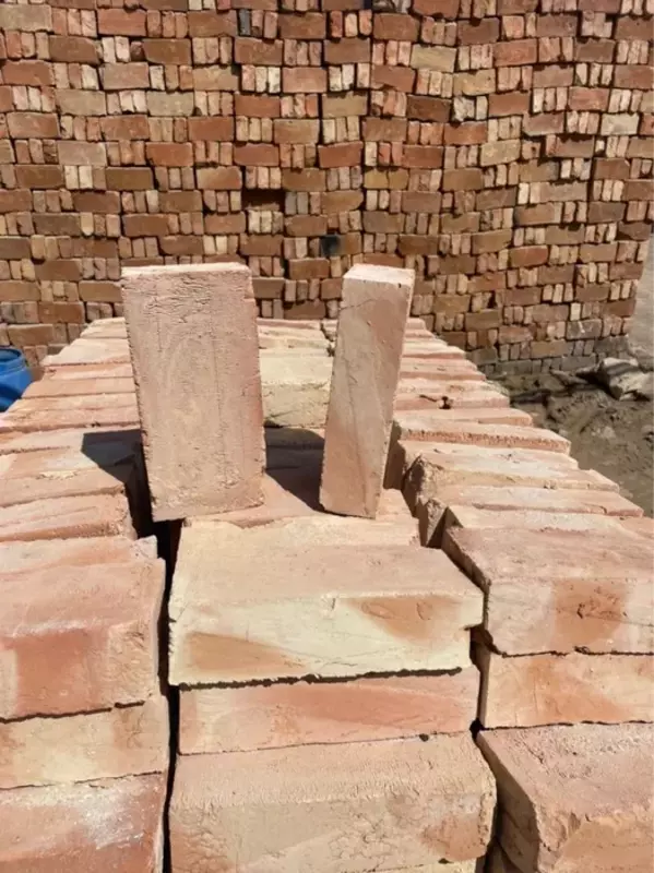 Kuygan g'isht (qizil)