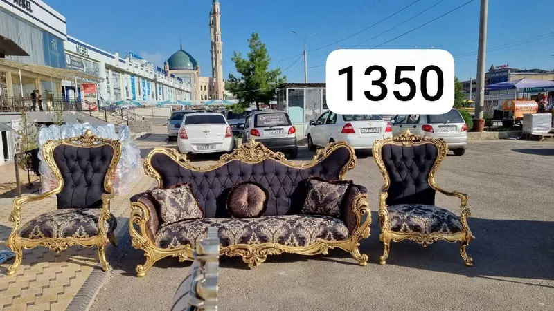 Комплект мягкой мебели в "Итальянском стиле". Модель № 002 (Черный/Золото)