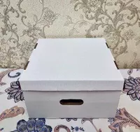 3 qavatli oq gofro korobka ushlagichi bilan