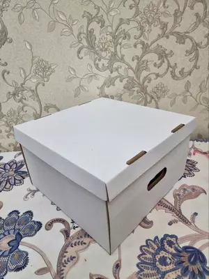 3 qavatli oq gofro korobka ushlagichi bilan - 10 000 so'm / dona