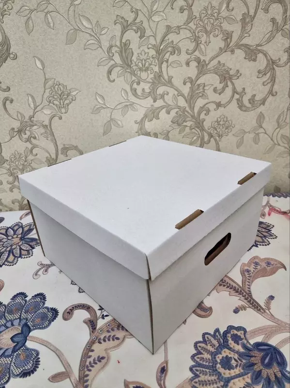 3 qavatli oq gofro korobka ushlagichi bilan - {0} so'mdan