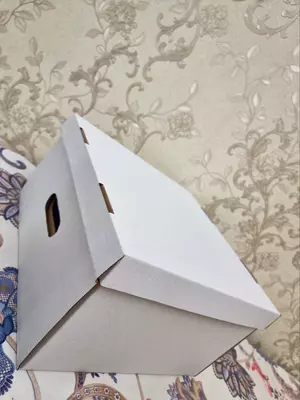 10 000 so'm / dona 3 qavatli oq gofro korobka ushlagichi bilan