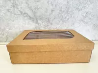 Oq va jigar rangli karton quti oynali - {0} so'mdan