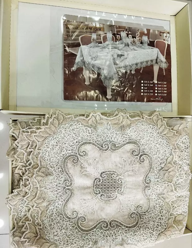 Набор скатерть и салфетки из бархата - 715 000 сум