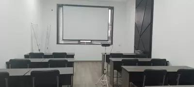 Кабинеты для курсов доступны в посуточную и почасовую аренду.