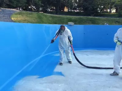 Нанесение полимочевины для гидроизоляции промышленных полов и бассейнов
