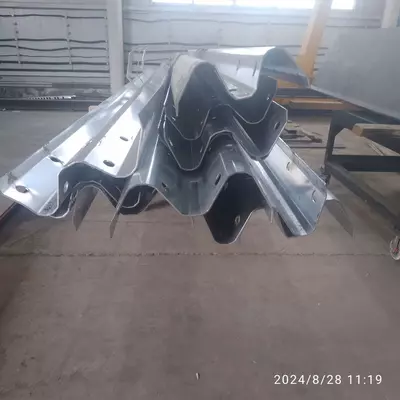 Двухсторонние дорожные ограждения Барьерного типа.